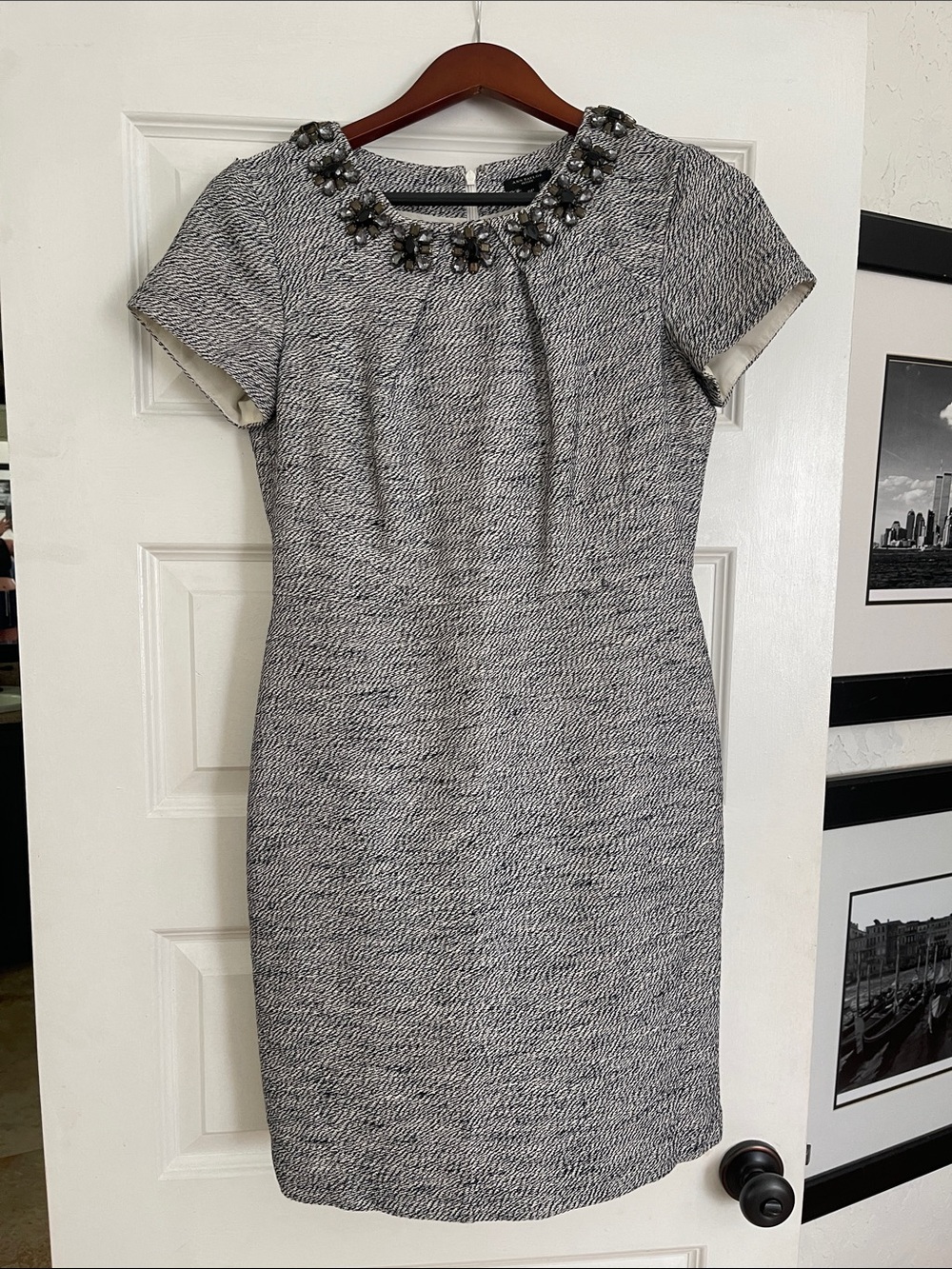 Embellished Short Sleeve Sheath Dress in Black & White Ann Taylor size 6P